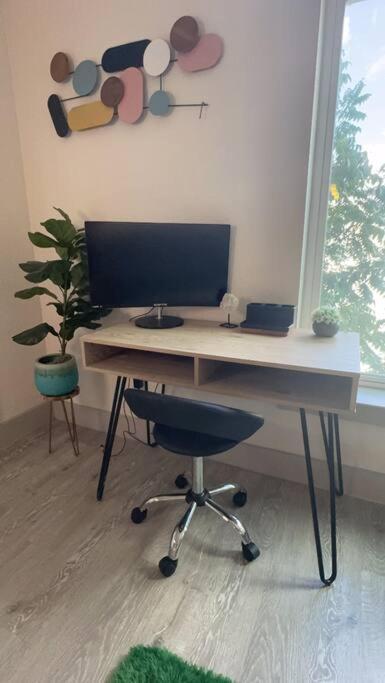 Beautiful On Riverwalk King W Free Parking Pet Friendly Centrally Located On The Riverwalk San Antonio