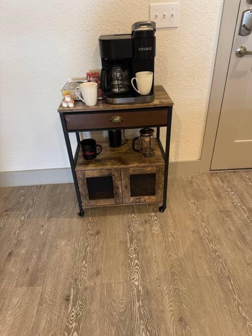 Apartment Beautiful On Riverwalk King W Free Parking Pet Friendly Centrally Located On The Riverwalk *
