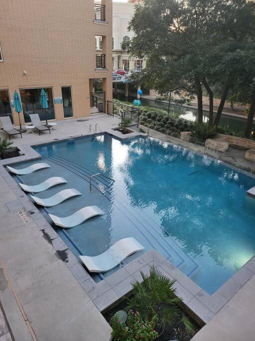 Apartment Beautiful On Riverwalk King W Free Parking Pet Friendly Centrally Located On The Riverwalk *
