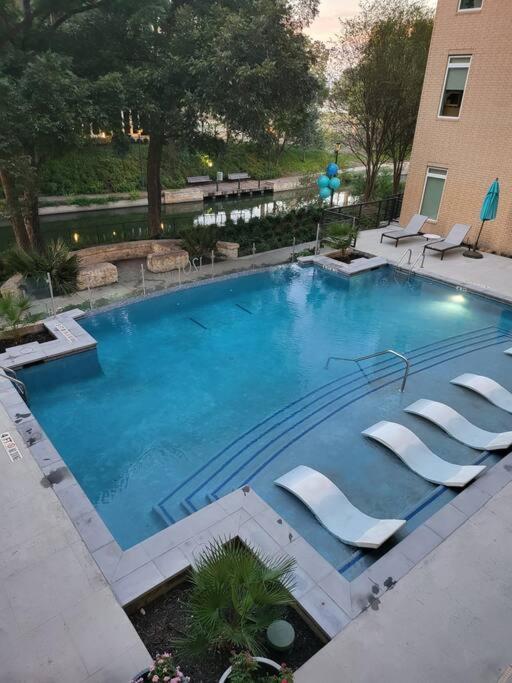Apartment Beautiful On Riverwalk King W Free Parking Pet Friendly Centrally Located On The Riverwalk
