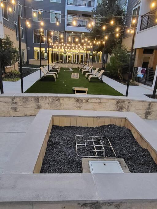 Beautiful On Riverwalk King W Free Parking Pet Friendly Centrally Located On The Riverwalk Apartment