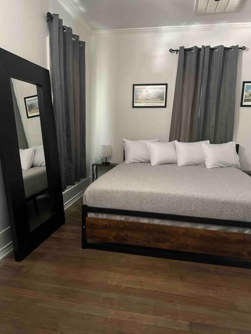 Downtown Tower View 2br2ba Family Friendly *