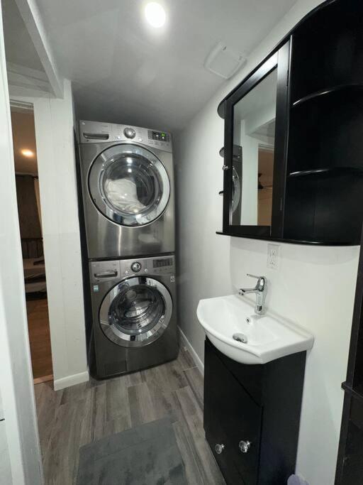 Downtown Tower View 2br2ba Family Friendly Holiday home *