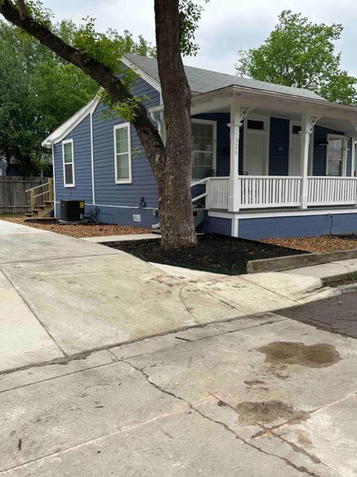 Downtown Tower View 2br2ba Family Friendly Holiday home