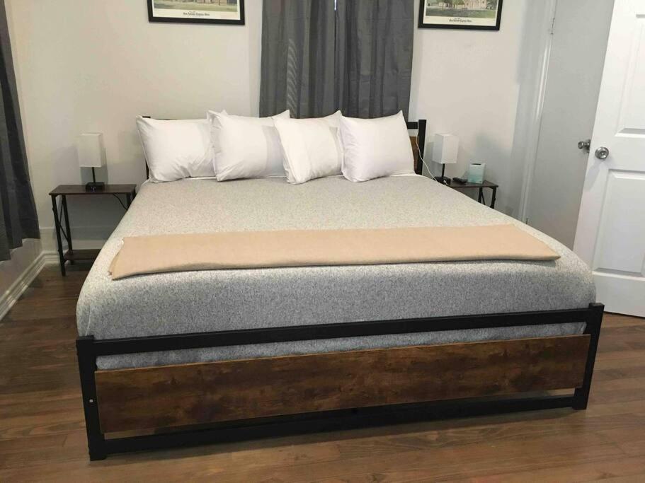 Downtown Tower View 2br2ba Family Friendly * San Antonio