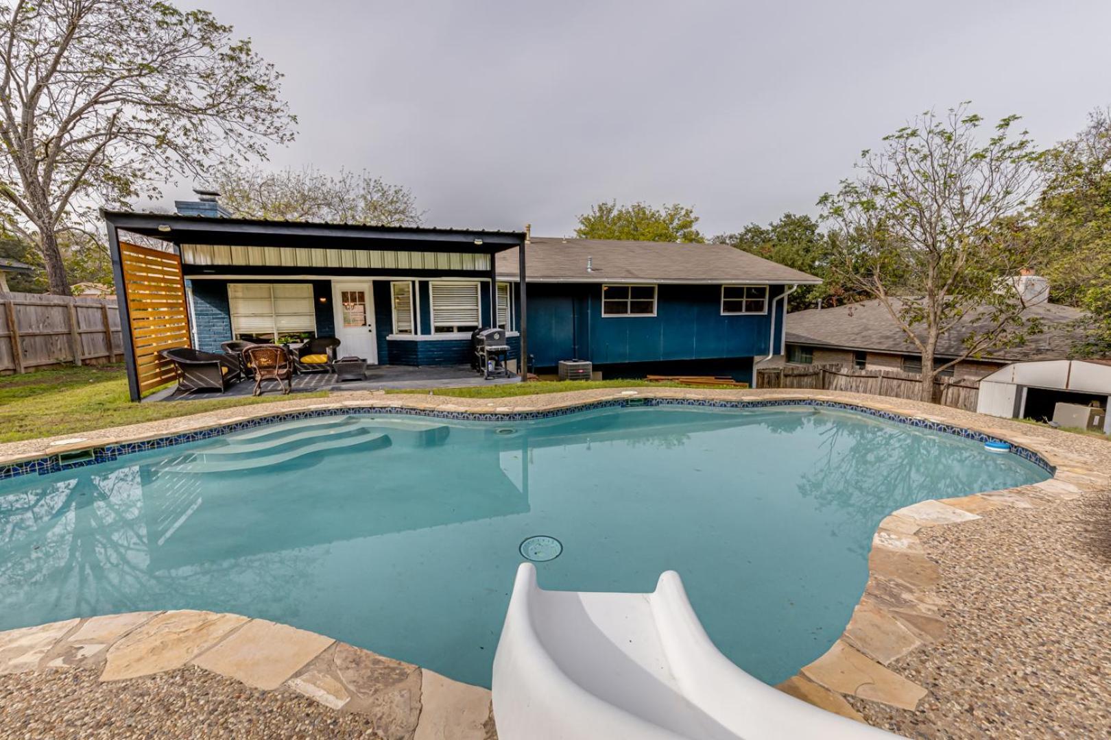 Cute With A Backyard Pool Holiday home San Antonio
