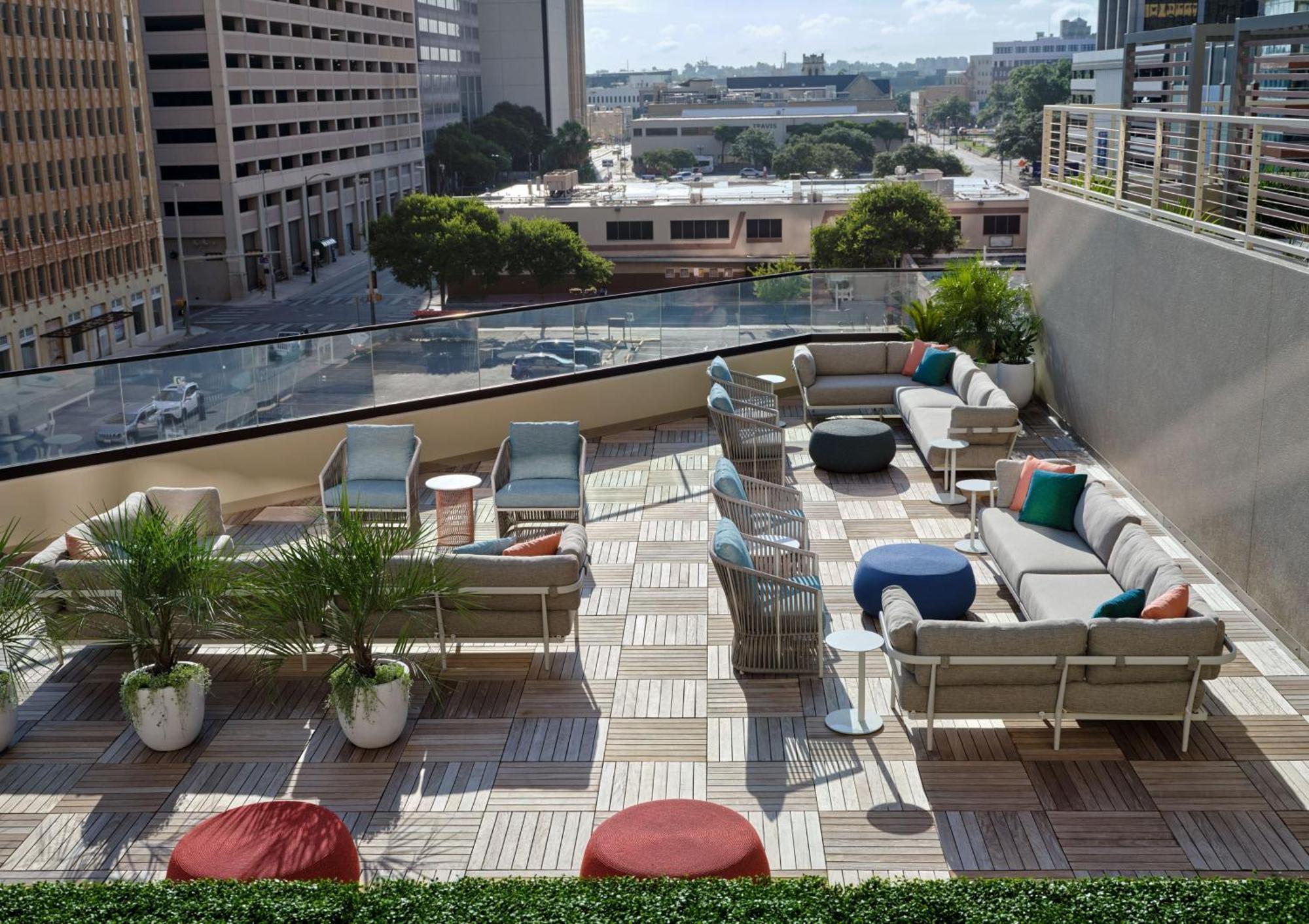 Intercontinental Riverwalk By Ihg Hotel 4*