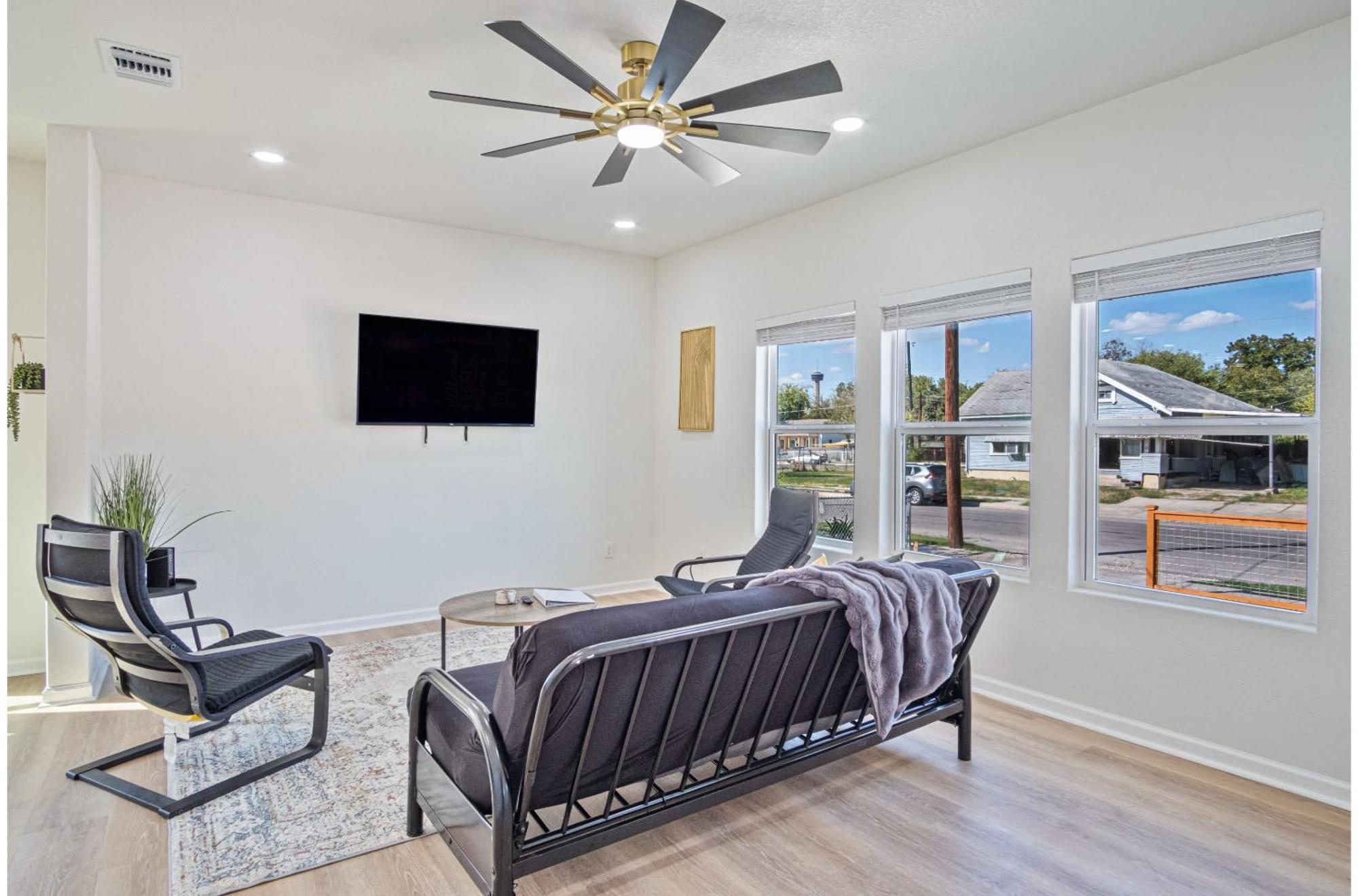 Perfect Spot To Relax 4br3ba Near Dtown Hemisfair Holiday home *
