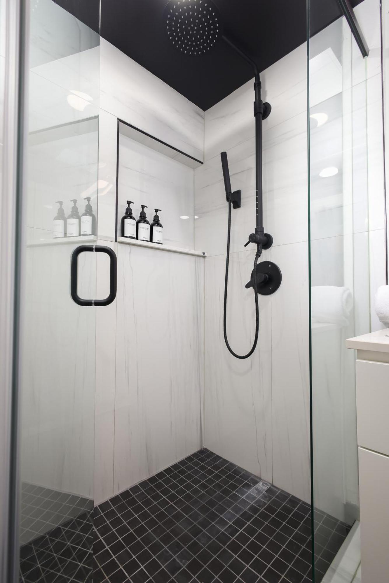 Chic 1Br W Gym & Parking, On Rvrwalk, Near Dome San Antonio