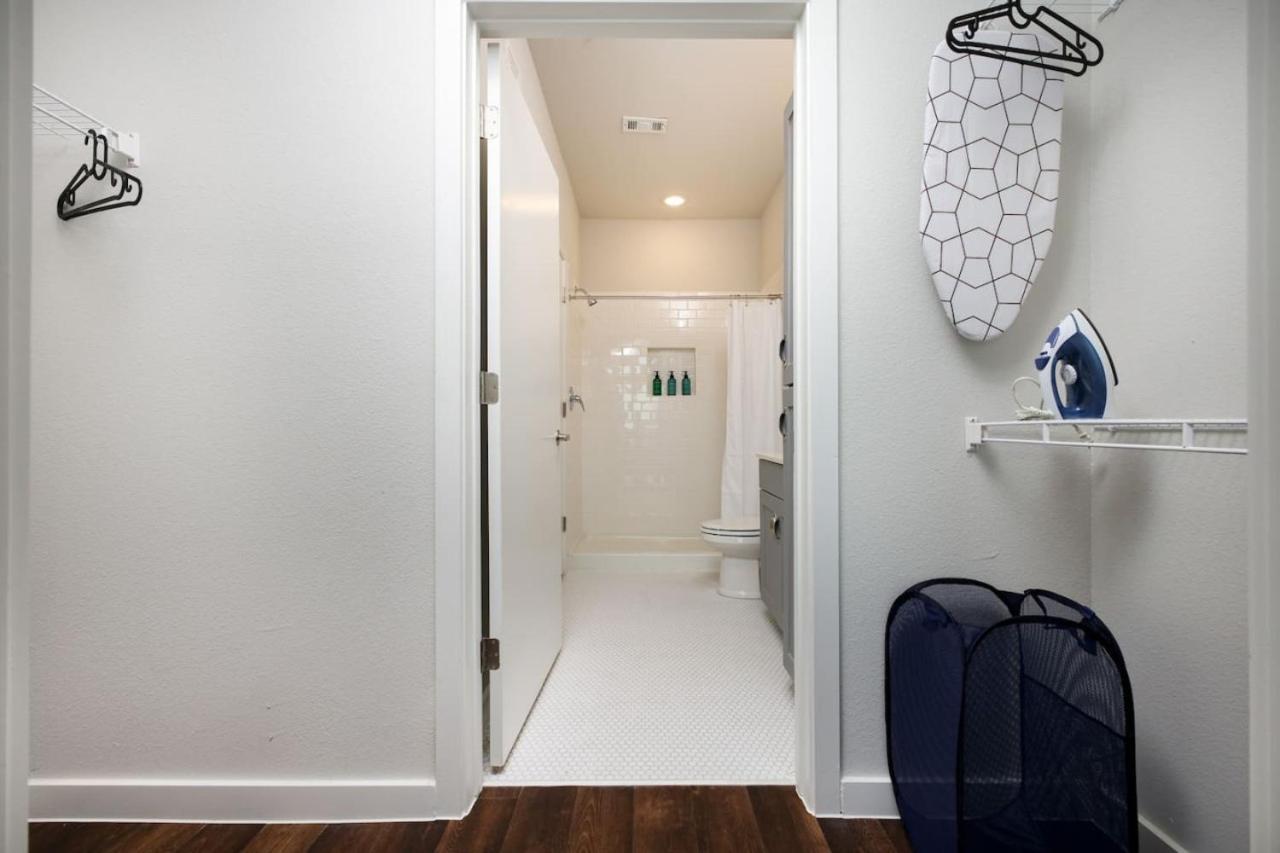 Snug 1Br W Gym, Parking Near Rvrwalk & Dome Apartment *