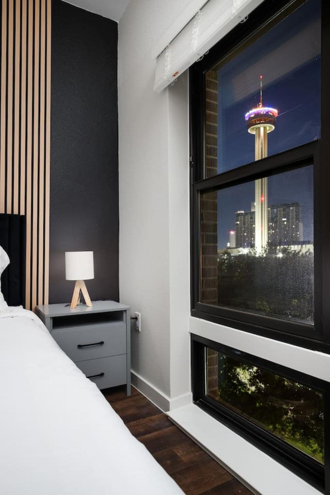 Snug 1Br W Gym, Parking Near Rvrwalk & Dome