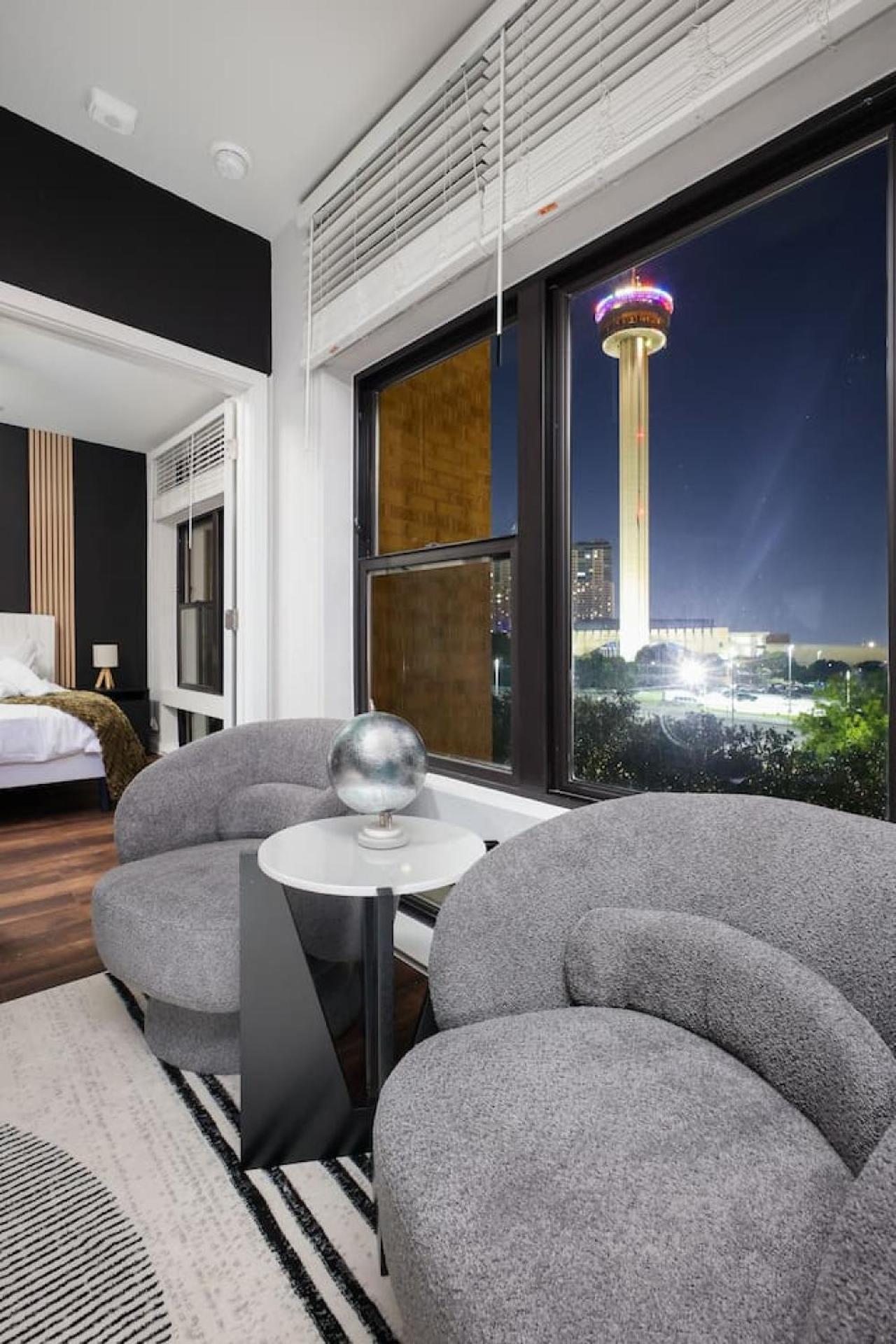Snug 1Br W Gym, Parking Near Rvrwalk & Dome Apartment