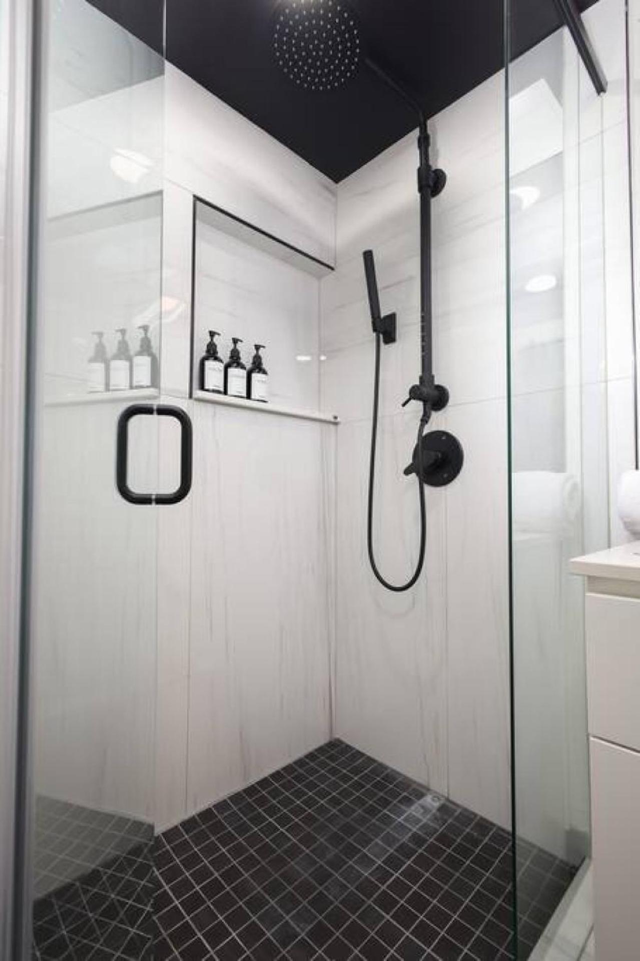 Chic 1Br W Gym & Parking, On Rvrwalk, Near Dome Apartment *