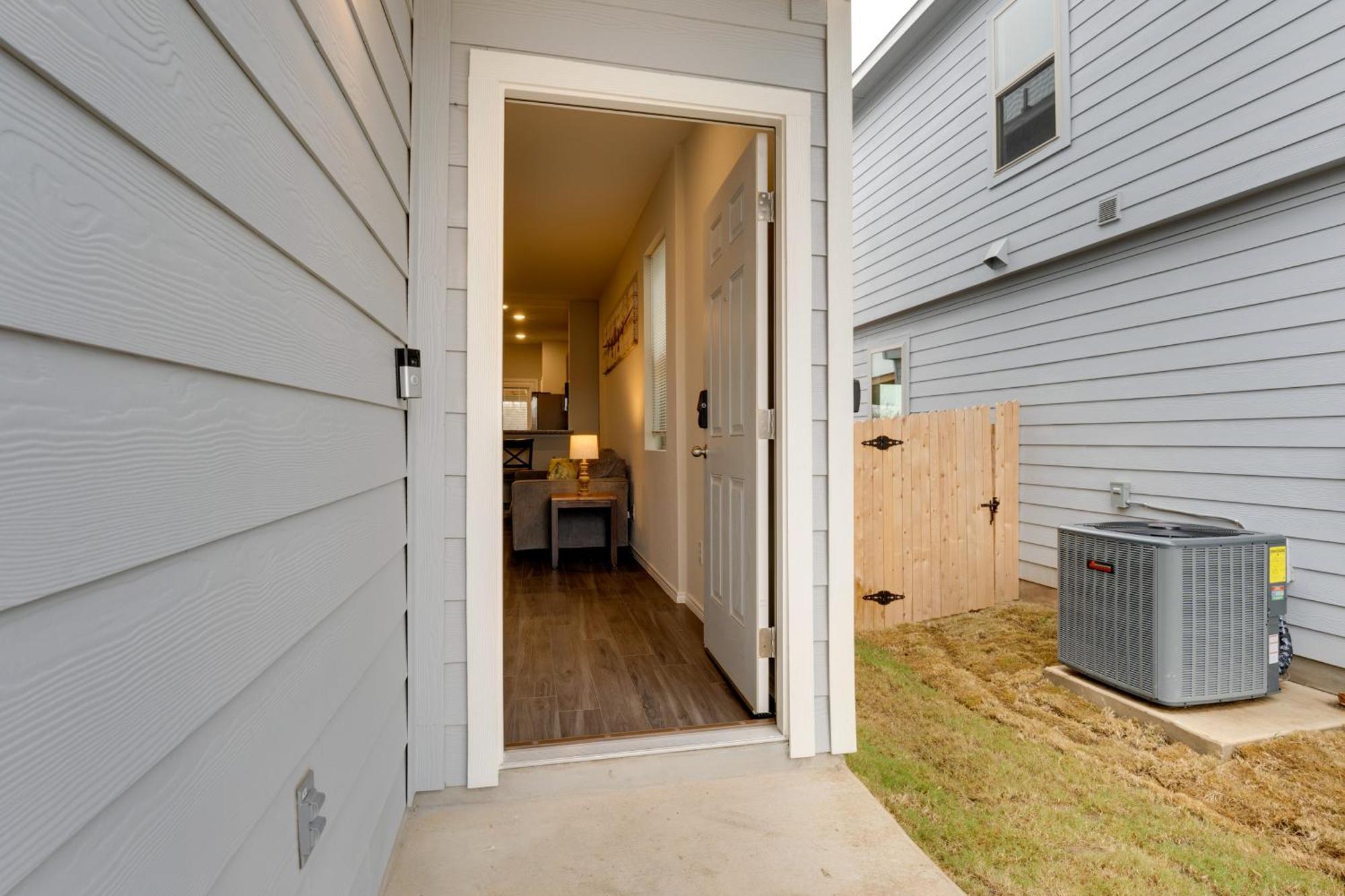6 Mi To Lackland Afb Hot Tub, Pool And Game Room! *