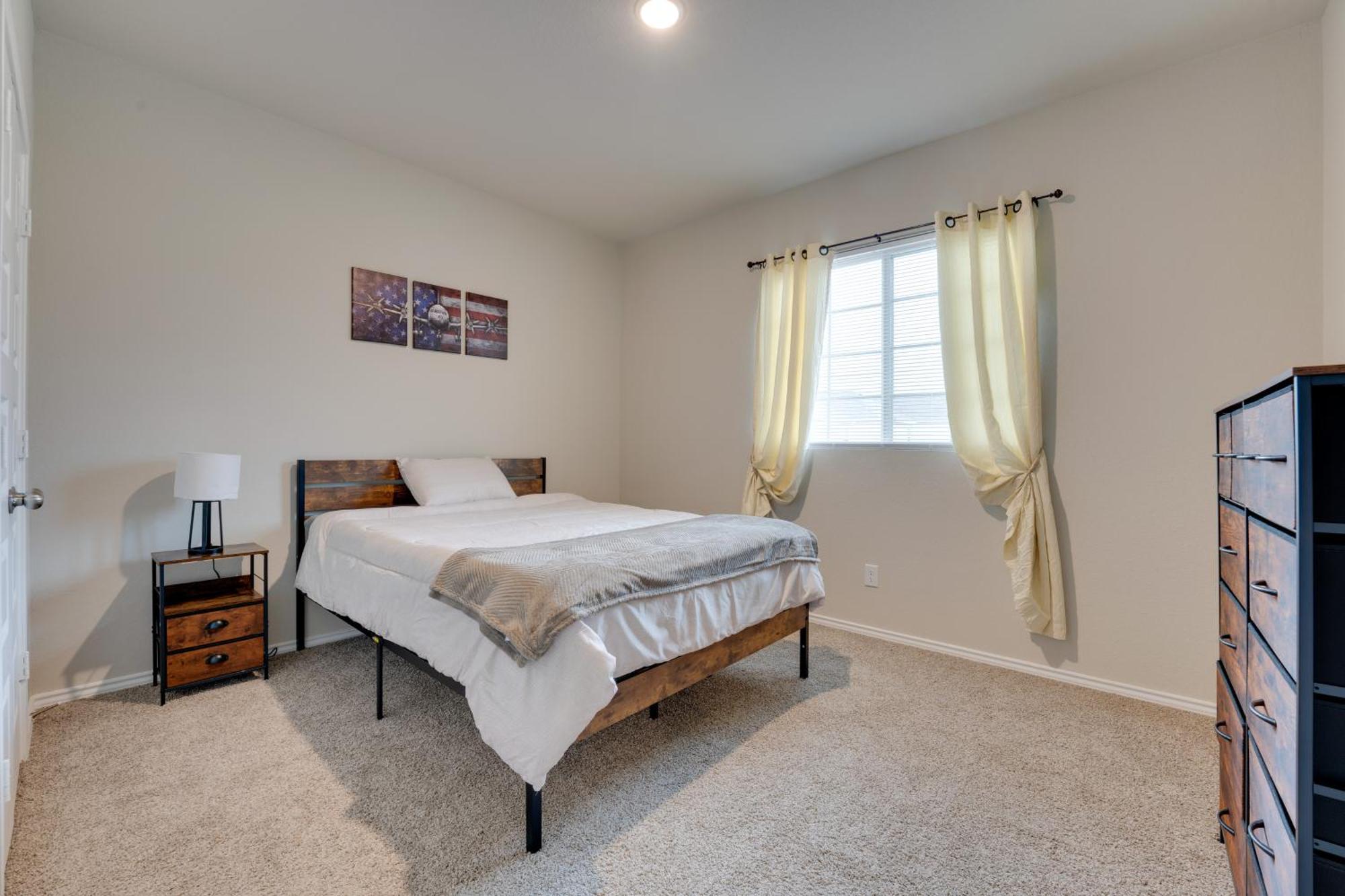 6 Mi To Lackland Afb Hot Tub, Pool And Game Room! Holiday home