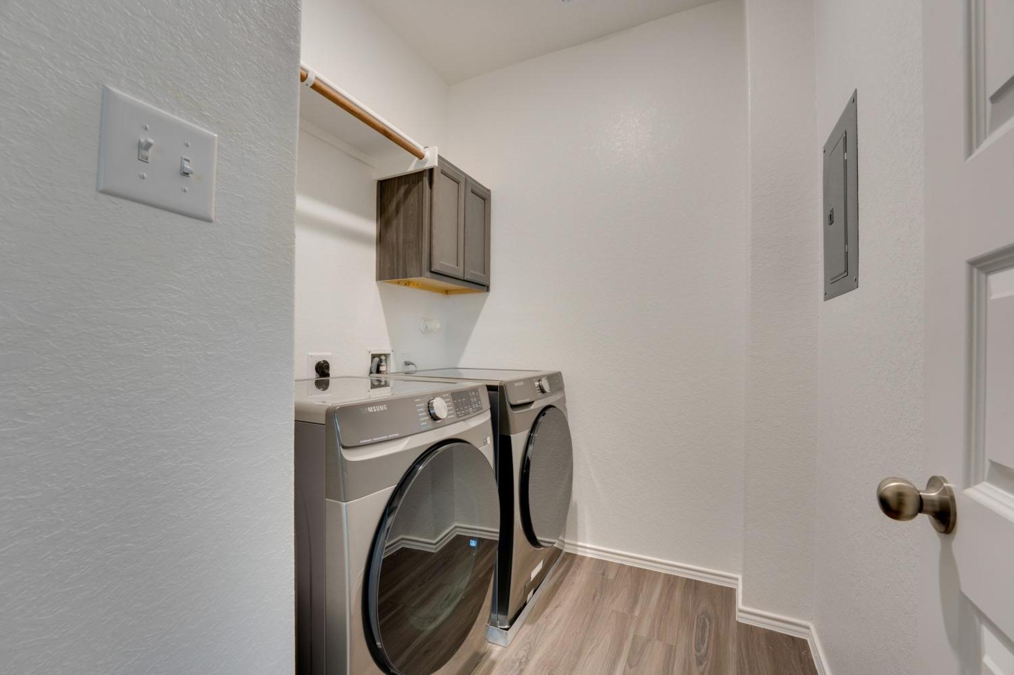 Holiday home 6 Mi To Lackland Afb Hot Tub, Pool And Game Room!