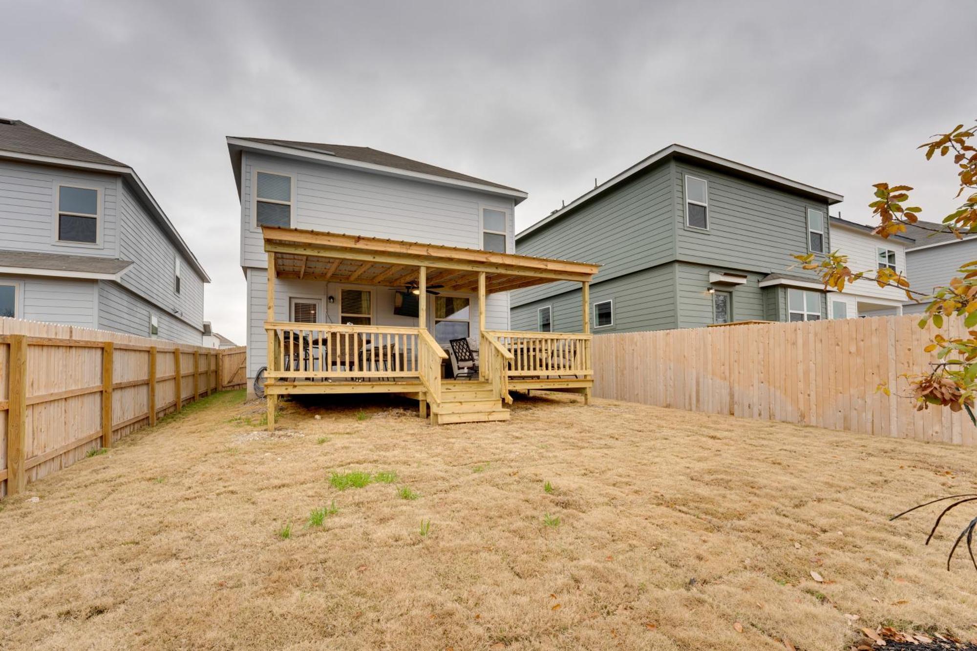 Holiday home 6 Mi To Lackland Afb Hot Tub, Pool And Game Room! *