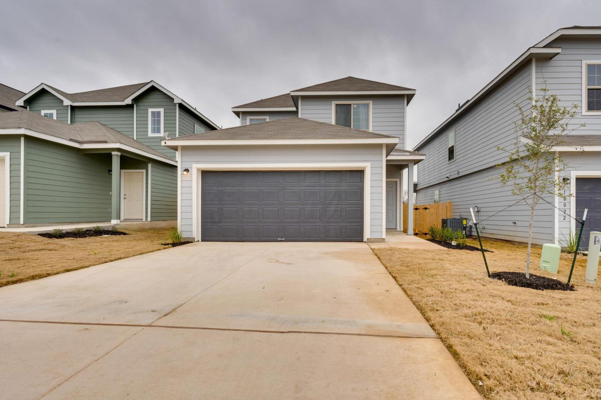 6 Mi To Lackland Afb Hot Tub, Pool And Game Room! *