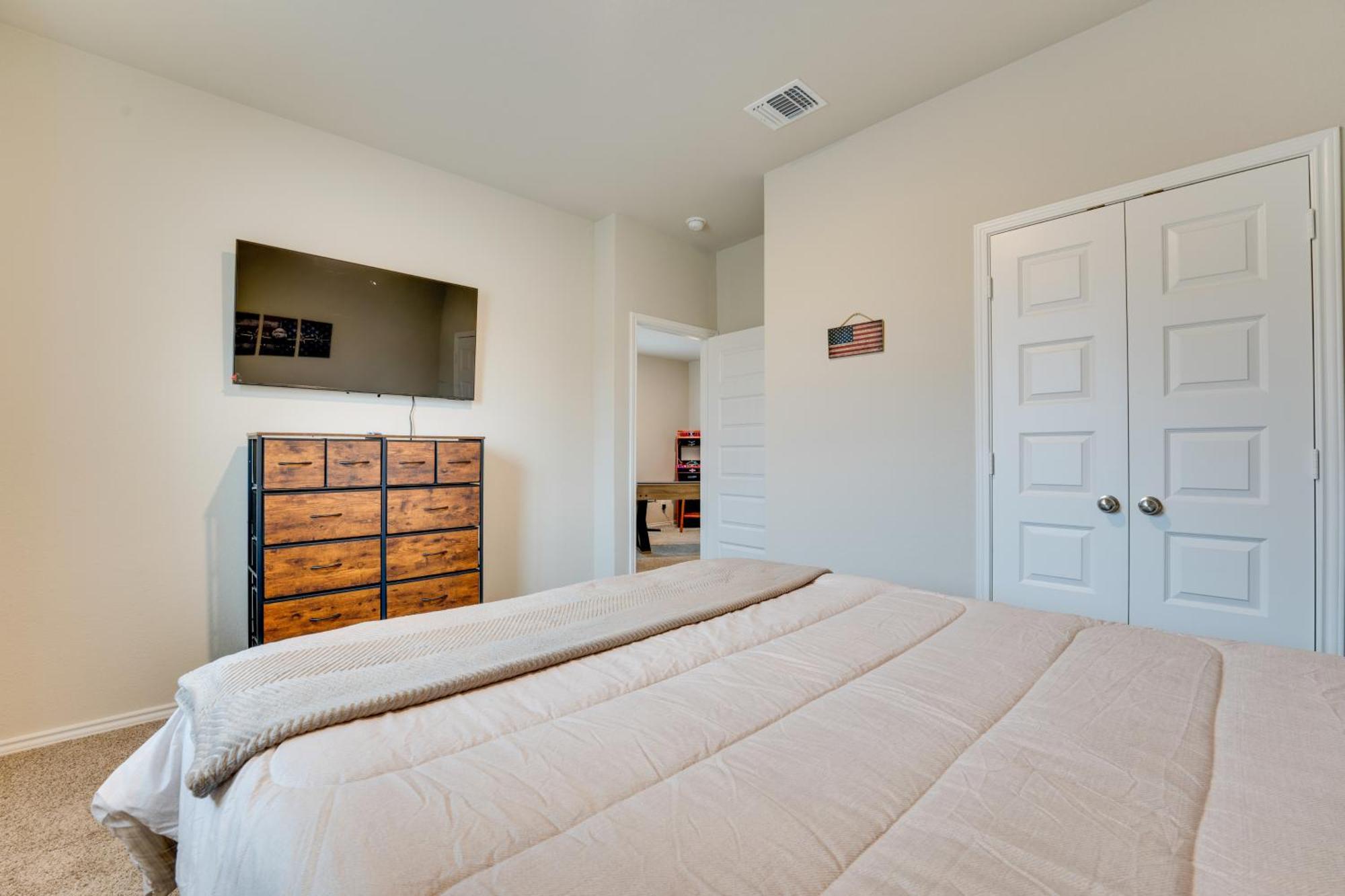 6 Mi To Lackland Afb Hot Tub, Pool And Game Room! San Antonio