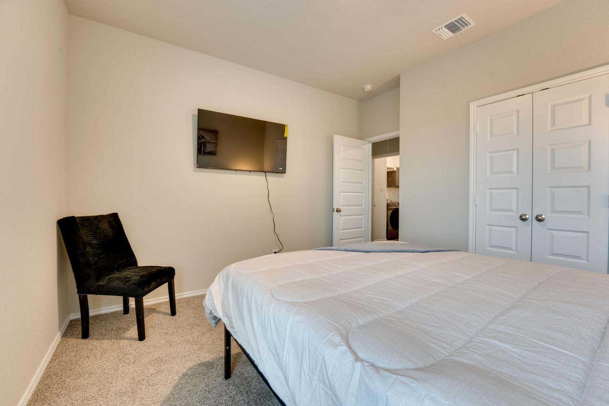 6 Mi To Lackland Afb Hot Tub, Pool And Game Room! * San Antonio