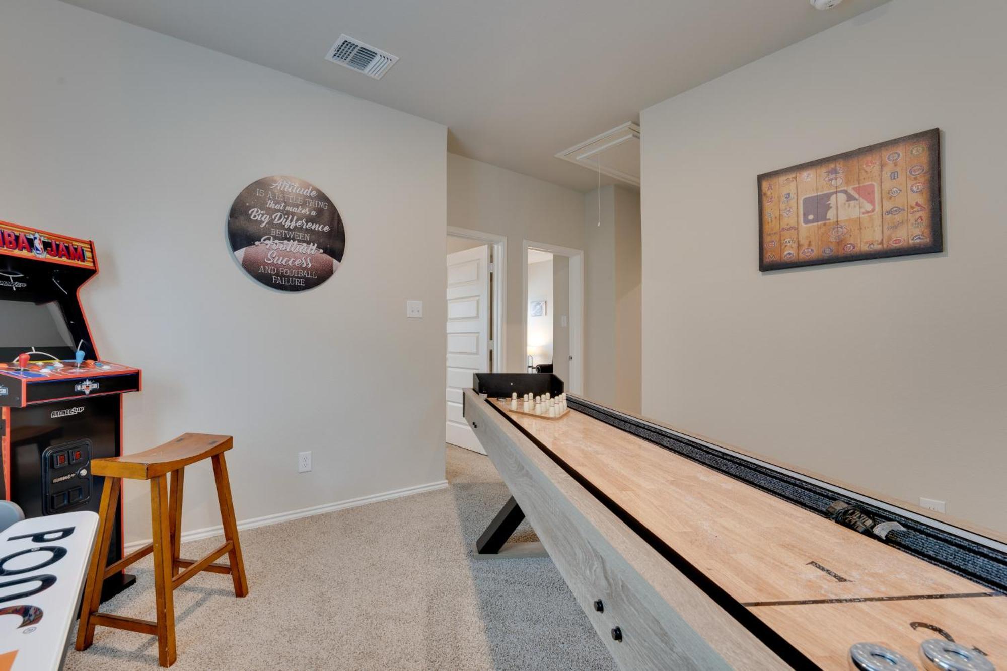 6 Mi To Lackland Afb Hot Tub, Pool And Game Room! Holiday home