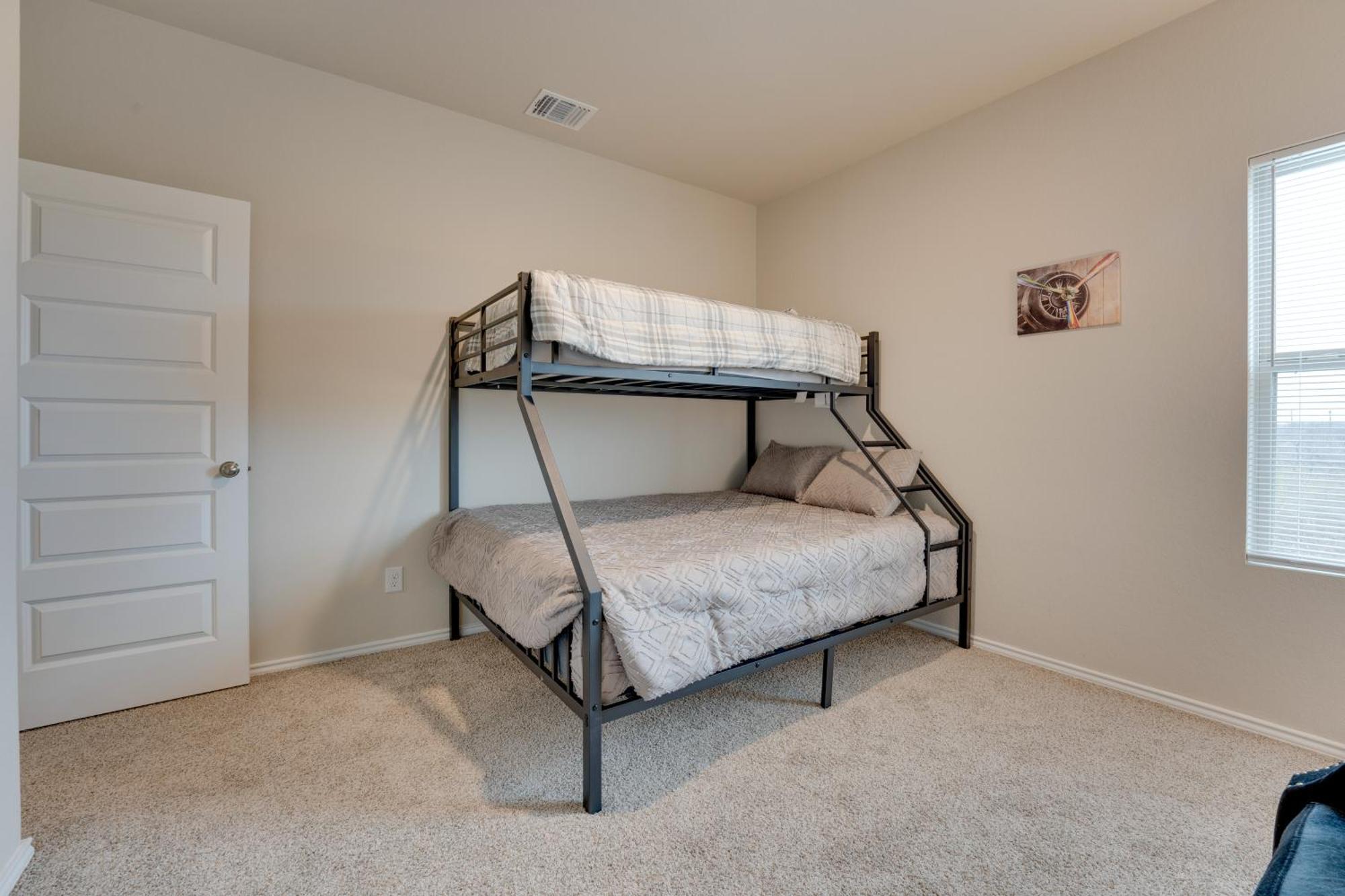 6 Mi To Lackland Afb Hot Tub, Pool And Game Room! Holiday home *