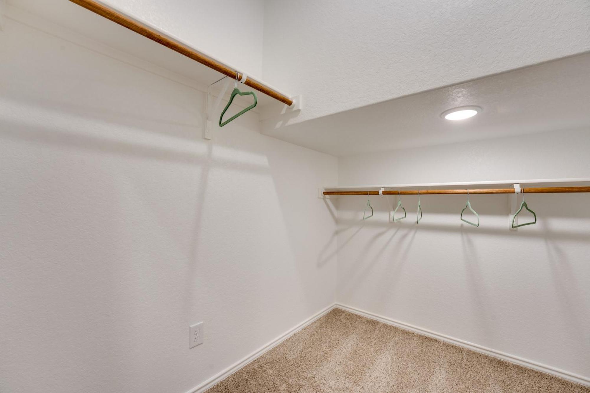 Holiday home 6 Mi To Lackland Afb Hot Tub, Pool And Game Room! San Antonio