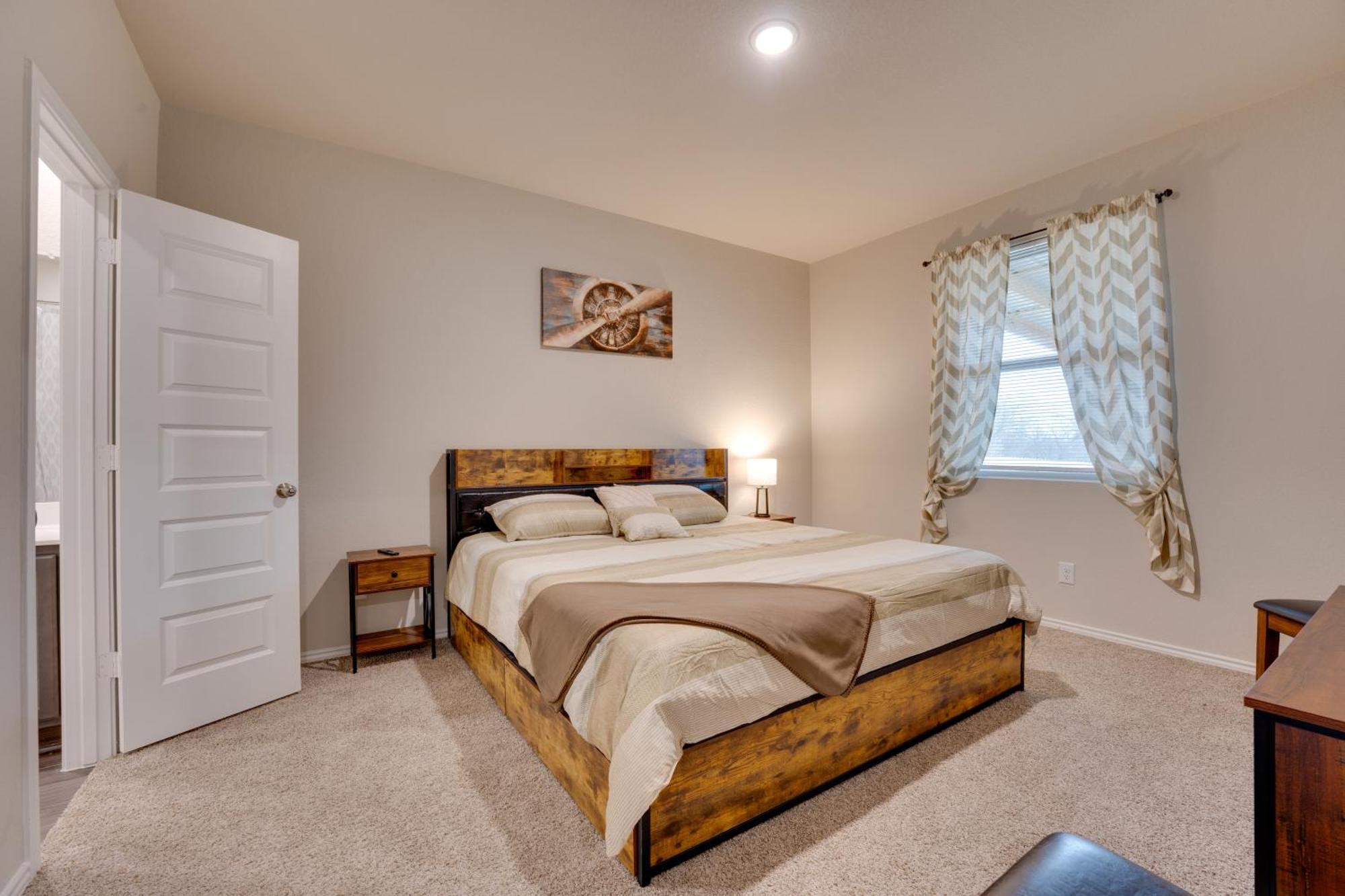 6 Mi To Lackland Afb Hot Tub, Pool And Game Room! San Antonio