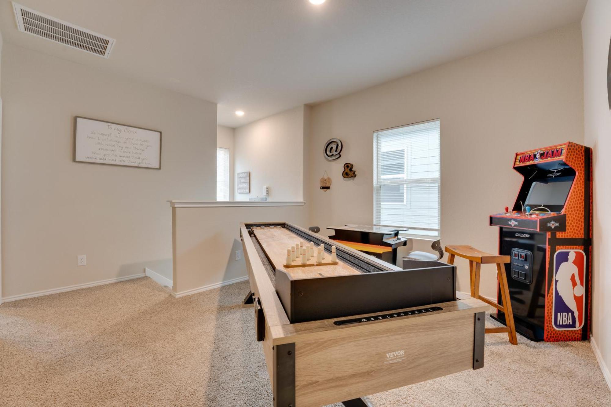6 Mi To Lackland Afb Hot Tub, Pool And Game Room! *