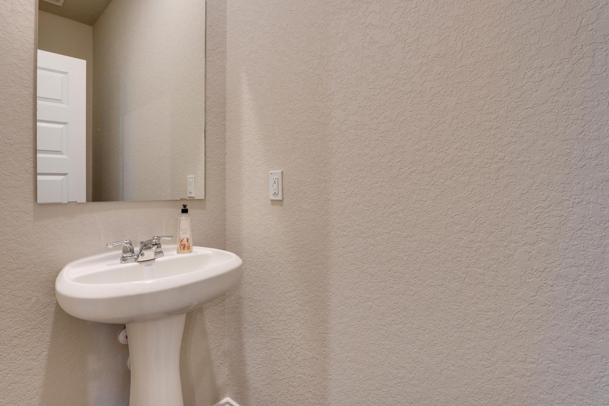 6 Mi To Lackland Afb Hot Tub, Pool And Game Room! * San Antonio