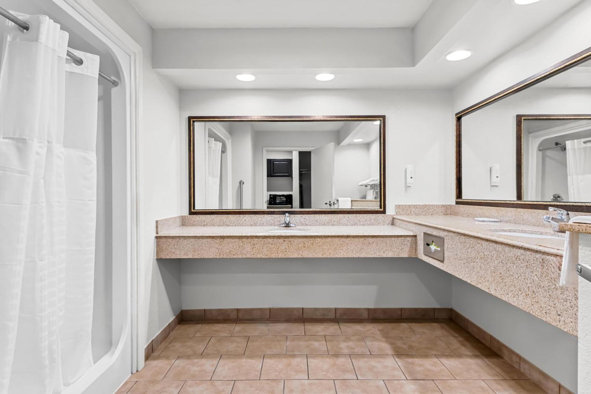 Quality & Airport North - Stone Oak San Antonio