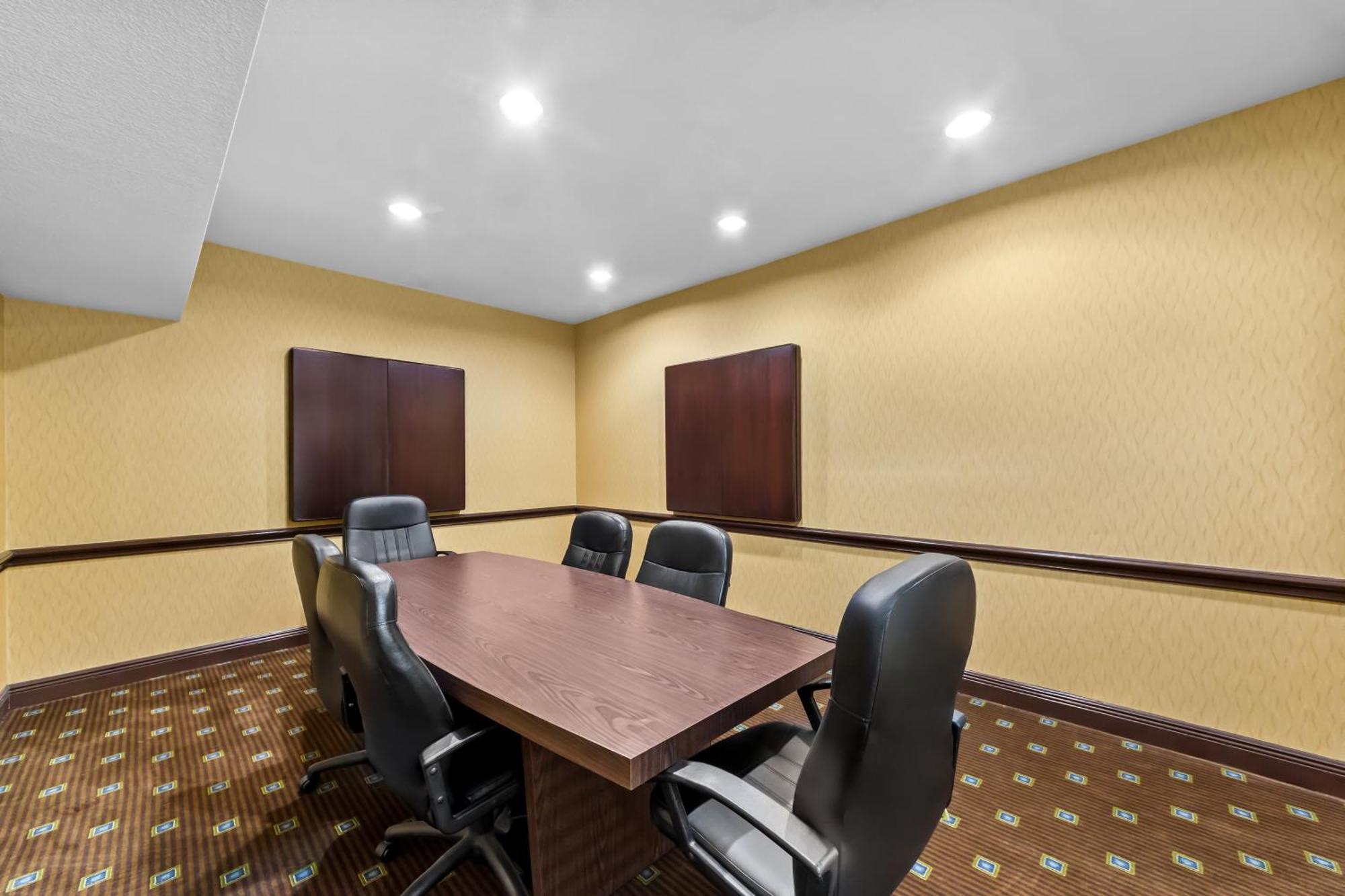Hotel Quality & Airport North - Stone Oak 3*