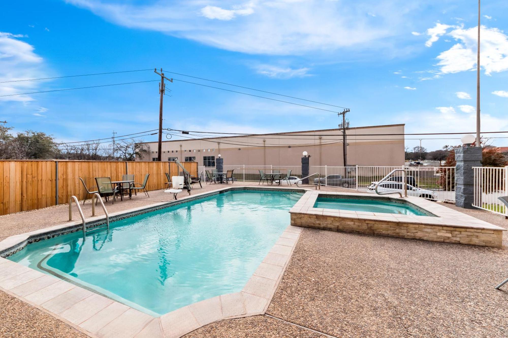 Quality & Airport North - Stone Oak Hotel 3*