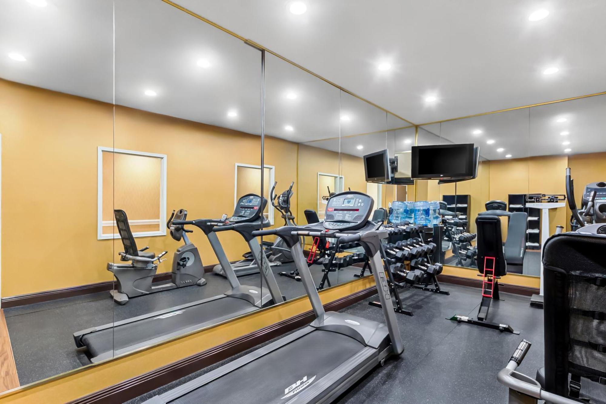 Quality & Airport North - Stone Oak Hotel San Antonio