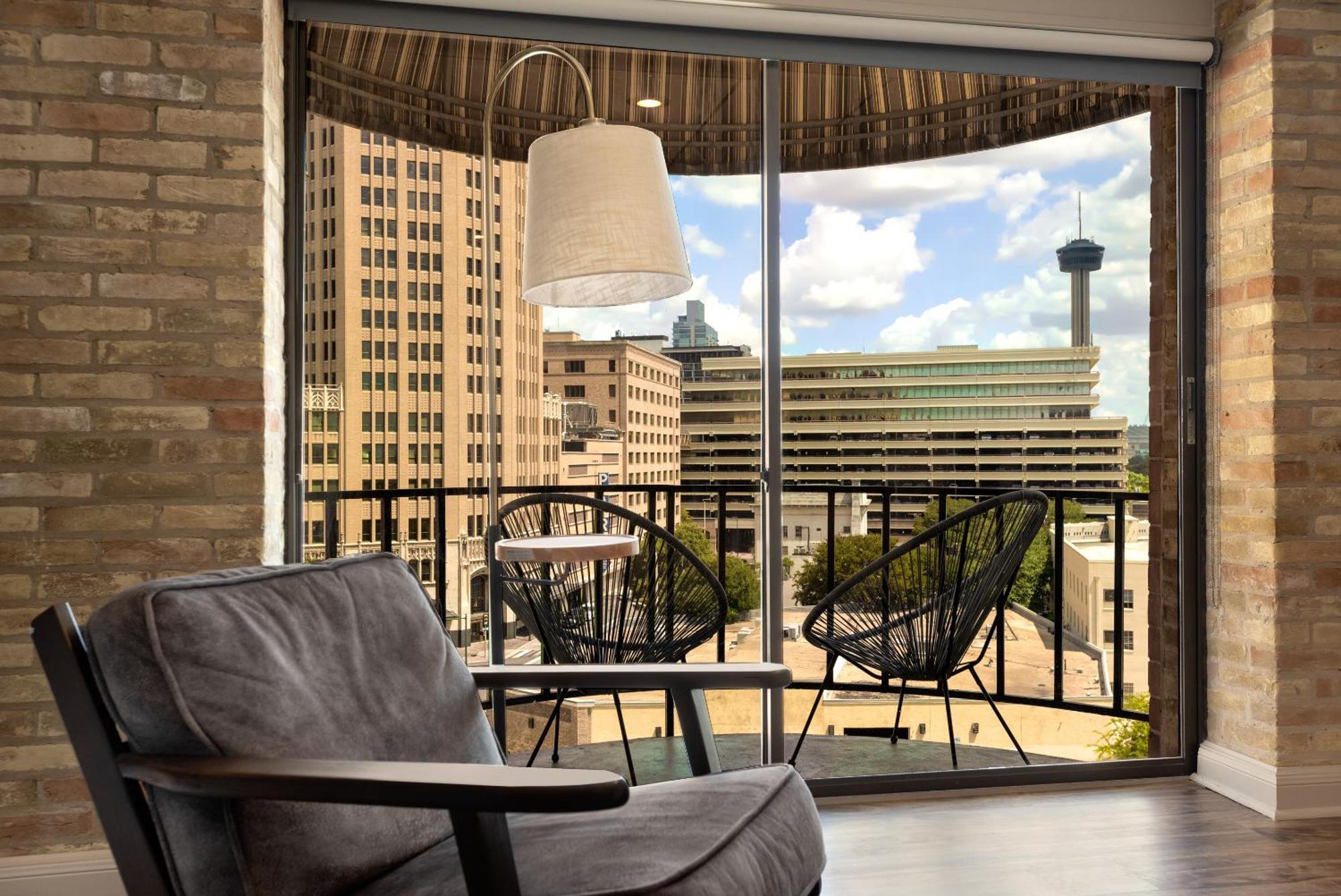 Hotel Riverwalk Plaza