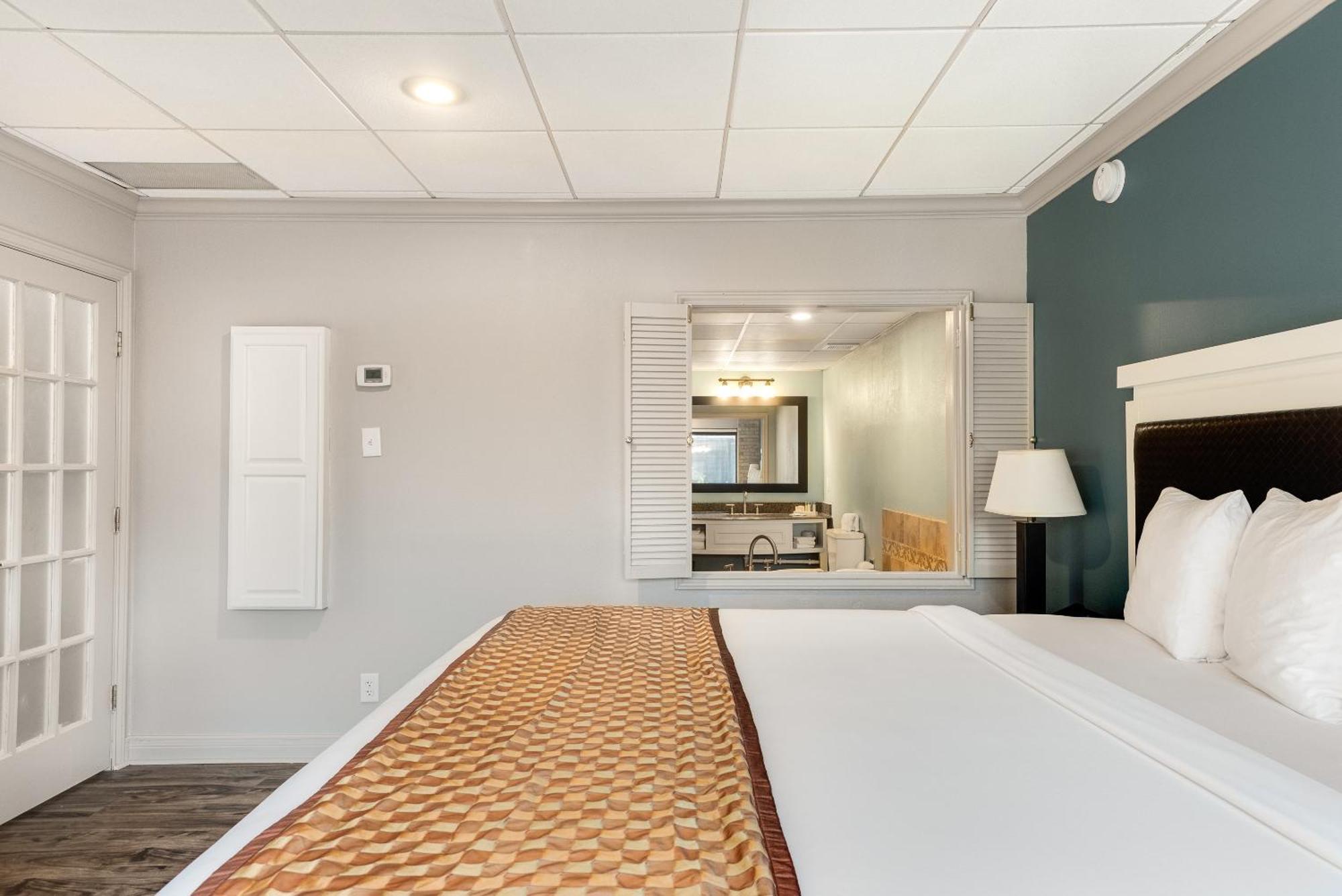 Riverwalk Plaza Hotel 3*