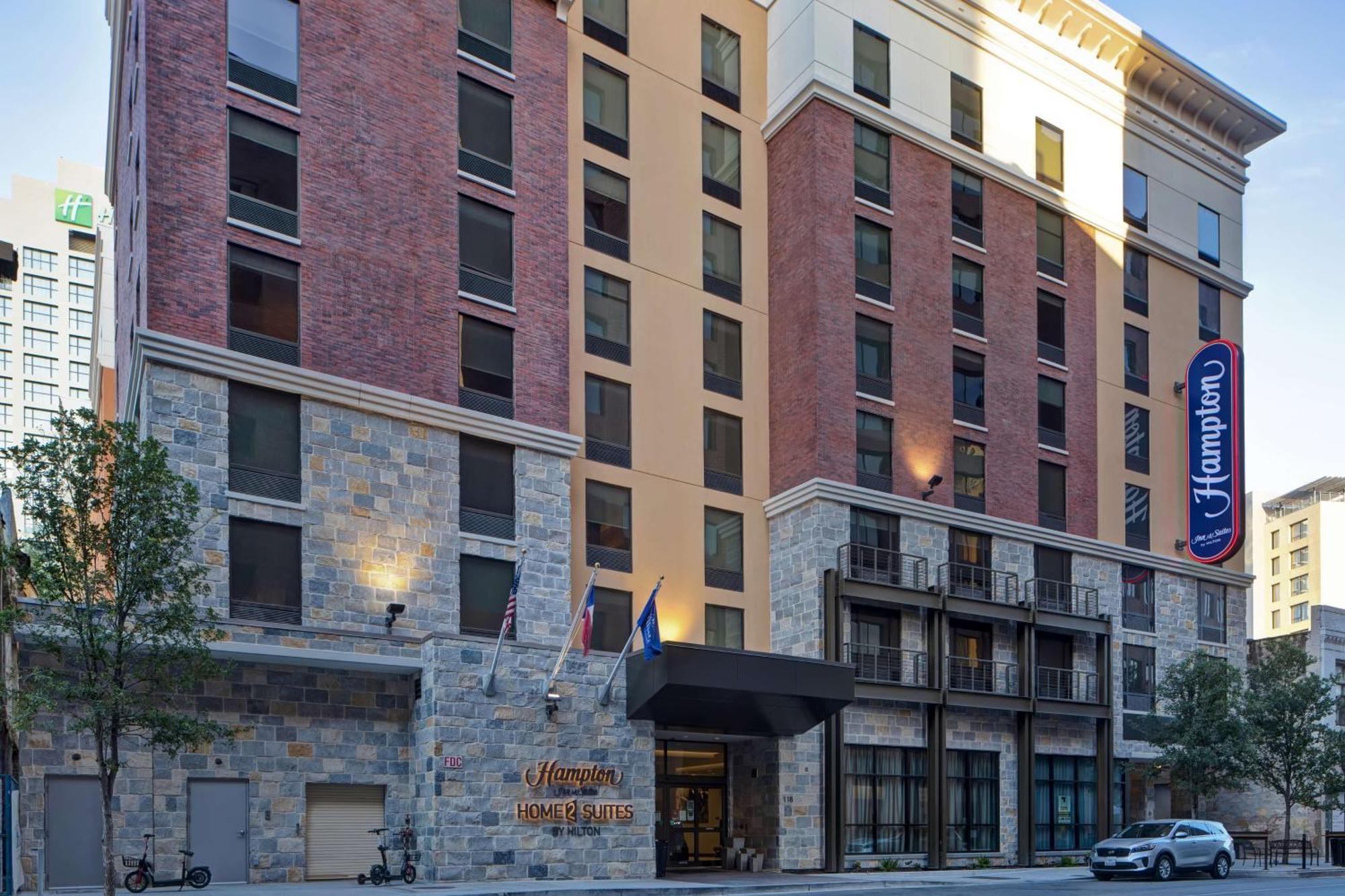 Hotel Hampton & Riverwalk 3*