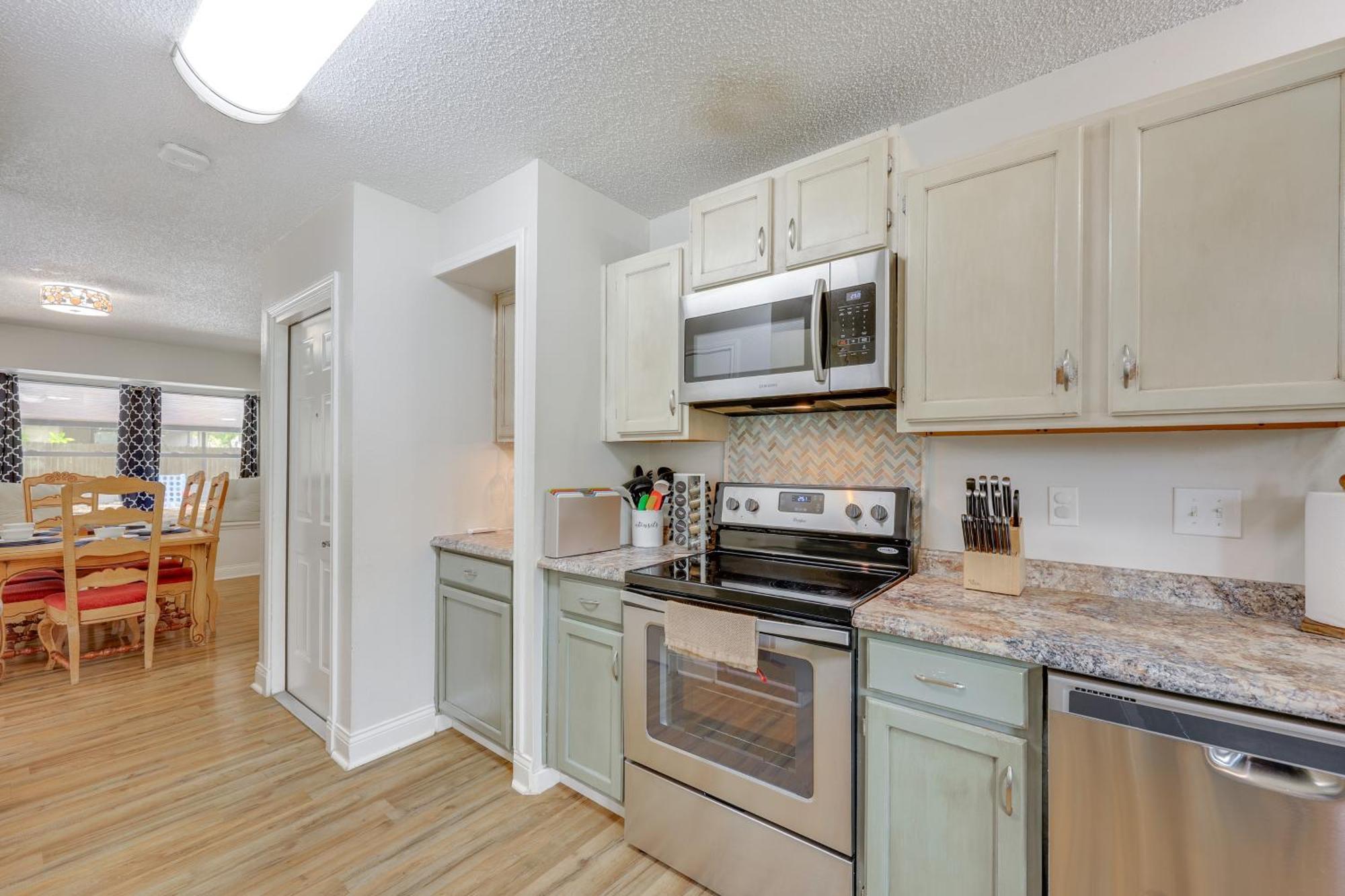 Dog-friendly Live Oak With Hot Tub And Game Room!