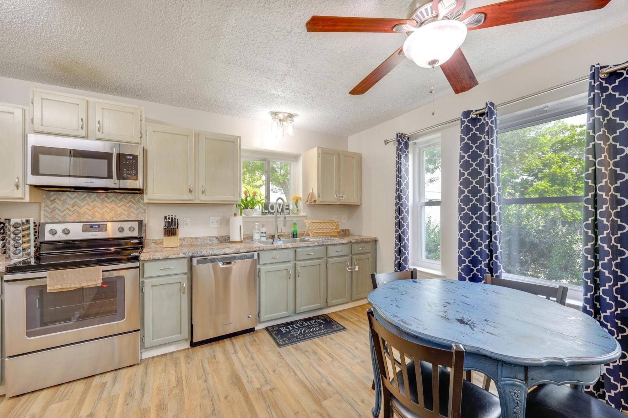 Dog-friendly Live Oak With Hot Tub And Game Room! Holiday home