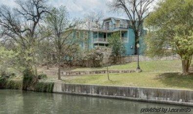 On The Riverwalk Bed & Breakfast