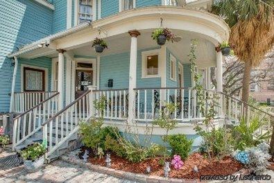 Bed & Breakfast On The Riverwalk 3*