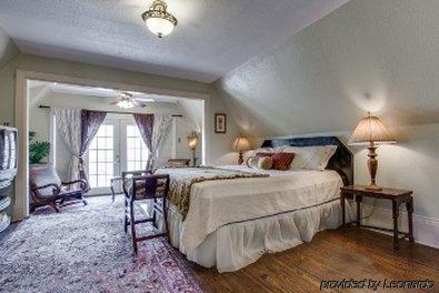 Bed & Breakfast On The Riverwalk San Antonio