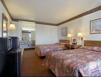 Super 8 By Wyndham At I-10 Motel