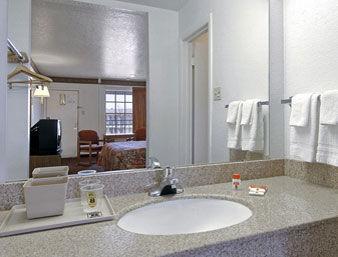 Super 8 By Wyndham At I-10 Motel 2*