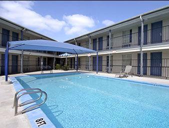 Super 8 By Wyndham At I-10 2*