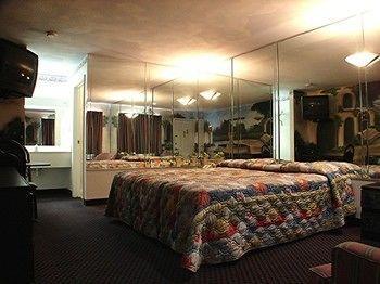Safari Motel *