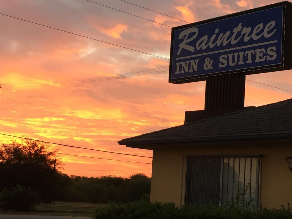 Raintree And Suites Motel 2*