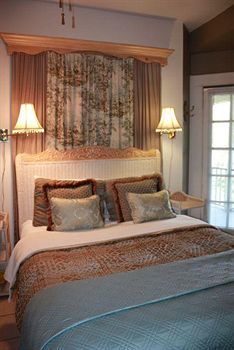 On The Riverwalk Bed & Breakfast San Antonio
