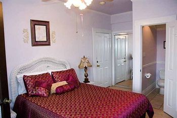 On The Riverwalk Bed & Breakfast