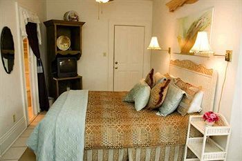 Bed & Breakfast On The Riverwalk 3*